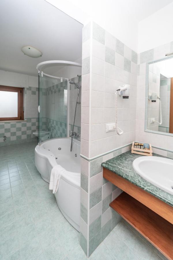 Hotel Gran Baita เซาเซดุลซ์ ภายนอก รูปภาพ